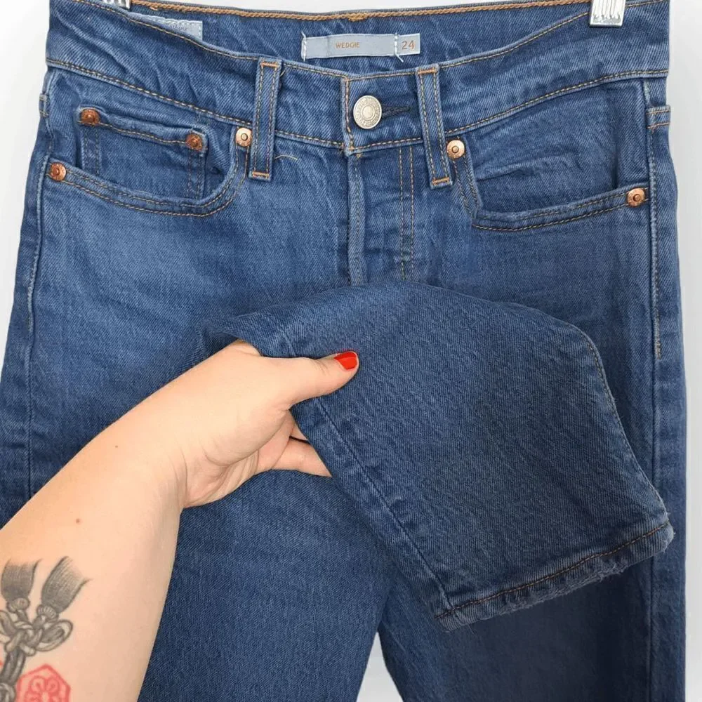Levi's Premium Wedgie Jeans size 24